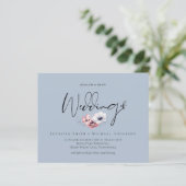 Budget Dusty Blue Coral Floral Wedding Einladung (Stehend Vorderseite)
