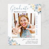 Budget Dusty Blue Floral Abschluss Ankündigung (Vorderseite)