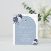 Budget Dusty Blue Floral Arch Cross Boys Taufe (Stehend Vorderseite)