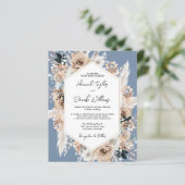 Budget Dusty Blue Floral Boho Hochzeit Einladung (Stehend Vorderseite)