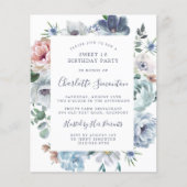 Budget Dusty Blue Floral Sweet 16 Einladung (Vorderseite)