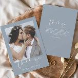 Budget Dusty Blue Wedding Danke Card<br><div class="desc">Budget Dusty Blue Wedding Dankeschön Karten,  die ein Foto auf der Vorder- und Rückseite haben. Die Dankeschön-Karten enthalten eine moderne,  handgeschriebene,  kursive Schriftzeichen-Typografie,  die elegant,  einfach und modern nach Ihrer Hochzeitsfeier zu benutzen sind.</div>
