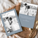 Budget Dusty Blue Wedding Danke Cards Einladung<br><div class="desc">Feiern Sie Liebe und Dankbarkeit mit unseren Budget Wedding Dankeschön Cards, die Ihre minimalistische Hochzeitsfeier ergänzen. Diese Karten verfügen über ein personalisiertes Foto auf der Vorder- und Rückseite, das die gepflegten Momente Ihres besonderen Tages einfängt. Die elegante, handgeschriebene, kursive Schriftzeichen-Typografie verleiht eine Touch moderner Eleganz, die Ihren Empfängern einen bleibenden...</div>