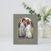 Budget Elegant Arch Green Gold Save the Date (Stehend Vorderseite)