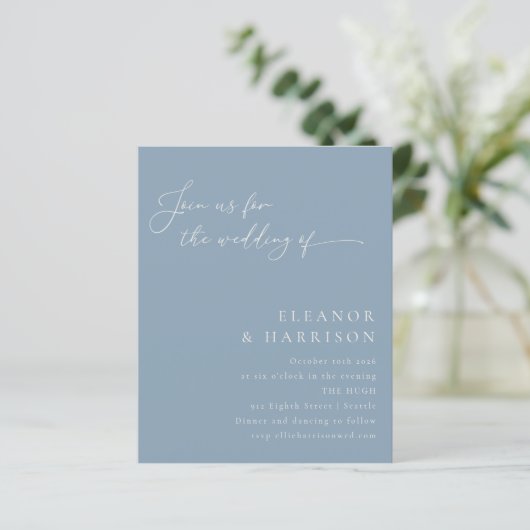 Budget Elegant Dusty Blue Script Wedding Einladung (Stehend Vorderseite)