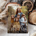 Budget Elegant Typ Volles Foto Frohe Weihnachten<br><div class="desc">Budget Elegant Type Full Foto Merry Christmas Holiday Card bietet eine clevere und auffällige Verwendung von gemischten Typ auf einem vollen blumigen Foto.</div>