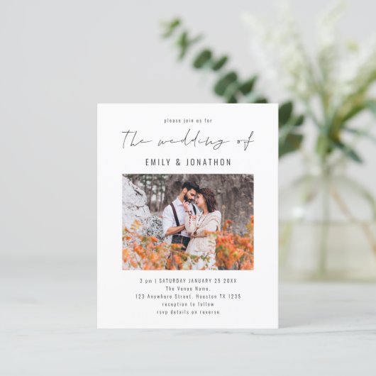 Budget Elegantes Script Foto QR Code Einladung (Stehend Vorderseite)