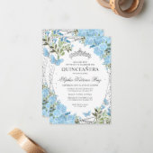 Budget Floral Dusty Blue Silver Tiara Quinceañera Mitteilungskarte (Vorderseite/Rückseite Beispiel)