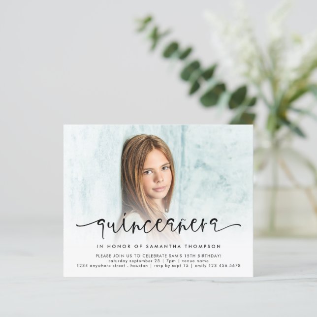 Budget Foto Overlay Script Quinceañera Einladung (Stehend Vorderseite)