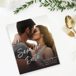 Budget Foto V MOD Chic 4 LG Save the Date Flyer<br><div class="desc">****** PAPIER IST DÜNN. AKTUALISIEREN SIE EIN BILDERPAPIER. ES SIND KEINE ENVELOPEN ENTHALTEN. FÜR KARTENLAGER, THICKERKARTEN, KARO DEN LINK UNTEN AUS. KARTENBESTAND, THICKERKARTEN HABEN EINE OPTION FÜR ENVELOPES ODER ENTHALTEN SIE******* Keine Umschläge, Papier Flyer-Version. Rett Geld für formelle Einladungen mit dieser Einladung. Holen Sie sich Ihre Gäste bereit für die...</div>