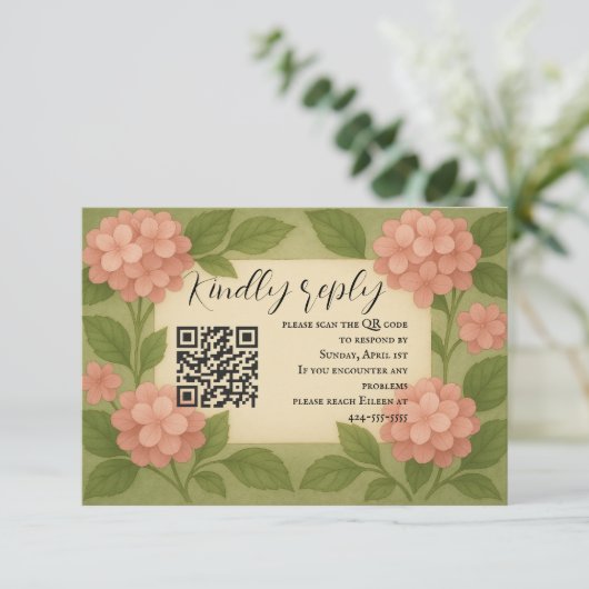 Budget Friendly Pink Hydrangea QR Code RSVP Card (Stehend Vorderseite)