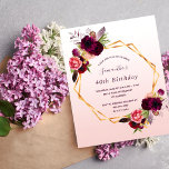 Budget Geburtstagsflorieren Rose Goldeinladung<br><div class="desc">Im Vordergrund: Eine Einladung zu einer 40. (oder einem beliebigen Alter) Geburtstagsfeier. Eine elegante und trendige Rose Gold, weißer Farbverlauf mit einem goldenen Rahmen in Imitaten. Die Einrichtung besteht aus dunklen, lila und bordeauxfarbenen Blume, Rose und Boho-Federn. Vorlagen für einen Namen und Party Details. Der Name wird mit einem handgeschriebenen...</div>