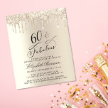 Budget Gold Glitzer 60. Geburtstag Einladung<br><div class="desc">Elegante,  schicke und preisgünstige 60. Geburtstagsfeier mit "60 & Fabulous" in einem stilvollen Drehbuch,  einem goldenen Hintergrund und vergoldeten Imitat Glitzer Tropfen geschrieben. Personalisieren Sie mit ihrem Namen und den Party-Details.</div>