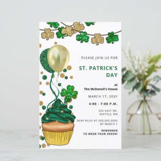 Budget Green Kleeblatt St Patricks Day Einladung (Stehend Vorderseite)