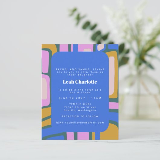 Budget Groovy Abstrakt Blue Bat Mitzvah Einladung (Stehend Vorderseite)