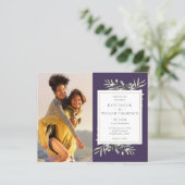 Budget Grüne Lila Foto Hochzeit Einladung (Stehend Vorderseite)