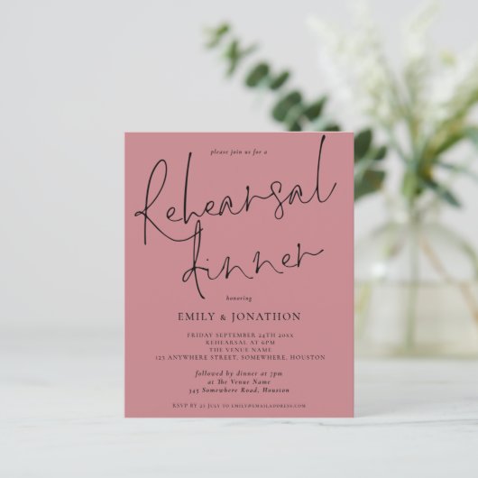 Budget Hochzeit Probe Dinner Dusty Rose Einladung (Stehend Vorderseite)