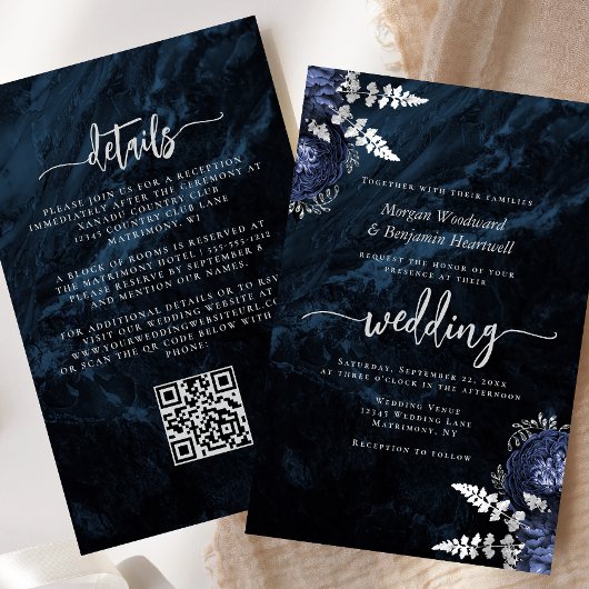 Budget Hochzeitseinladung mit Silber Blumen QR Cod