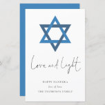 Budget Liebe Light Star der David Hanukkah Card<br><div class="desc">Liebe Light Star der David Hanukkah Card. Ein Preis von 5, 5" x 8, 5" FLAT Karte für Ihre feierlichen Grüße auf einem glänzenden SEMI GLOSS 110 lb Kartenstock (ähnlich der Dicke einer Postkarte) BITTE BEACHTEN: Der mit dieser Karte gelieferte Umschlag ist größer als die Karte bei 6, 75" x...</div>