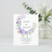 Budget Lila Floral & Eukalyptus Wedding Invitati (Stehend Vorderseite)