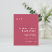 Budget Magenta Monogram Wedding Einladung (Stehend Vorderseite)