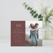 Budget Merlot & Branch Wedding Foto Einladung (Stehend Vorderseite)