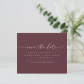 Budget Minimal Burgundy Script Hochzeitdatum Geret (Stehend Vorderseite)