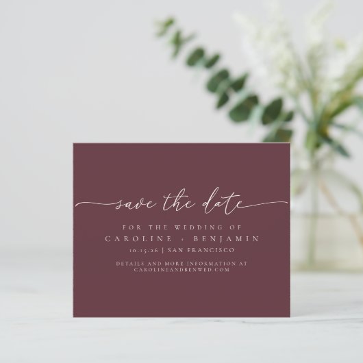 Budget Minimal Burgundy Script Hochzeitdatum Geret (Stehend Vorderseite)
