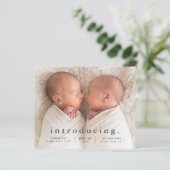 Budget Minimal Twin Foto Geburtsankündigung (Stehend Vorderseite)