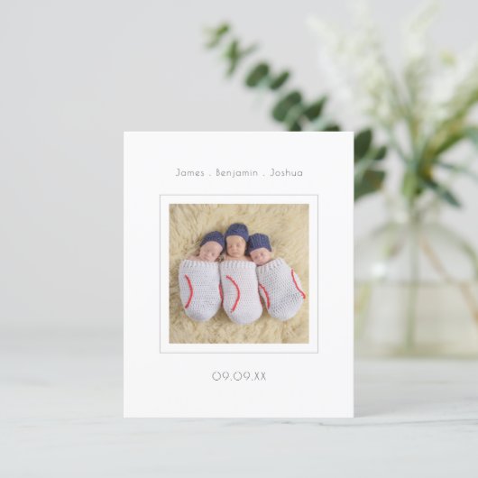 Budget Minimalistisch Triplet Foto Geburtsankündig (Stehend Vorderseite)