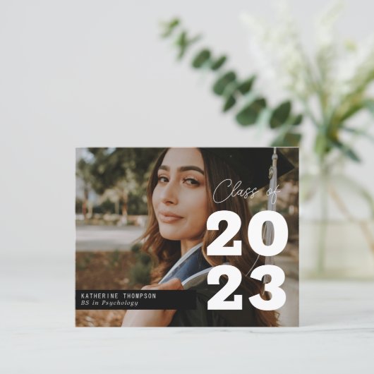 Budget Modern Script Abschluss Class Year (Stehend Vorderseite)