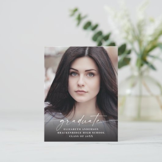 Budget Modern White Script Foto Abschluss Ankündigung (Stehend Vorderseite)