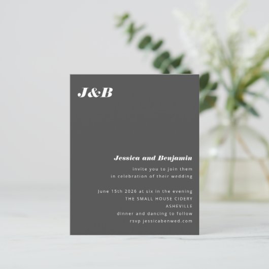Budget Monogram Black Modern Wedding Einladung (Stehend Vorderseite)