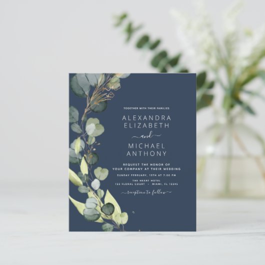 Budget Navy Blue Eucalyptus Wedding Einladungen (Stehend Vorderseite)