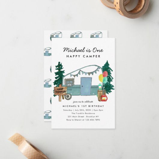 Budget One Happy Camper Trees Camping 1. Geburtsta Mitteilungskarte (Vorderseite/Rückseite Beispiel)