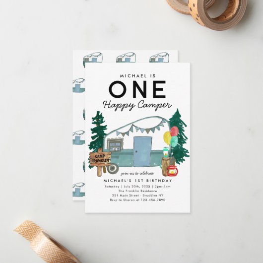 Budget One Happy Camper Trees Camping 1. Geburtsta Mitteilungskarte (Vorderseite/Rückseite Beispiel)