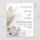 Budget Pampas & White Floral Wedding Einladung (Vorderseite)
