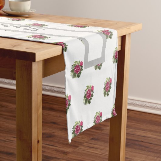 Budget Pink Floral Wedding Cloud Table Runner Kurzer Tischläufer (Beispiel)