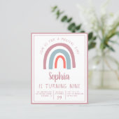 Budget Rainbow Magical Birthday Party Einladung (Stehend Vorderseite)