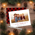 BUDGET Red Buffalo Kariertes Skript Weihnachtsgesc<br><div class="desc">BUDGET Red Buffalo Kariertes Skript Frohe Weihnachts-Foto Weihnachtskarte mit Ihrem Lieblings-Foto und ein einfaches, aber elegantes Drehbuch Frohe Weihnachtsgrüße. Im hinteren Teil ist ein festlicher und rustikaler Büffel karierter Karo in gemütlichem Winterrot. Ideal für Ihre Ferienkarten in diesem Jahr! **Unser BUDGET Papier ist kleiner, leichter und zarter, aber trotzdem schön!...</div>