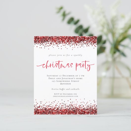 Budget Red Glitzer Script Weihnachts-Party Einladu (Stehend Vorderseite)