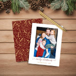 BUDGET Red Gold Einfach Frohe Weihnachten Foto<br><div class="desc">BUDGET Red Gold Einfache Schrift Moderne Frohe Weihnachts Foto Holiday Card mit Ihren Lieblings-Fotos und ein einfaches, aber elegantes Drehbuch Frohe Weihnachtsgrüße. Die Rückseite ist mit einem festlichen und dennoch eleganten Muster aus goldgeflochtenen Blätter, Kiefern und anderen botanischen Wintergärten auf einem Winterrot geschmückt. Ideal für Ihre Ferienkarten in diesem Jahr!...</div>