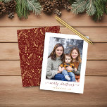 BUDGET Red Gold Script Frohe Weihnachten Foto<br><div class="desc">BUDGET Red Gold Einfache Schrift Moderne Frohe Weihnachts Foto Holiday Card mit Ihren Lieblings-Fotos und ein einfaches, aber elegantes Drehbuch Frohe Weihnachtsgrüße. Die Rückseite ist mit einem festlichen und dennoch eleganten Muster aus goldgeflochtenen Blätter, Kiefern und anderen botanischen Wintergärten auf einem Winterrot geschmückt. Ideal für Ihre Ferienkarten in diesem Jahr!...</div>