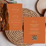 Budget Rust Gold Agate QR Code Einladung<br><div class="desc">Rett die Kosten für das Drucken und Verschicken separater RSVP-Karten mit dieser eleganten, modernen All-in-One-Hochzeitseinladung. Die links Kante besteht aus einem gelb-orangen und rostfarbenen Wasserfarbstreifen, der mit goldenen Imitaten Glitzer bestickt ist. Der individuell anpassbare Text kombiniert blassgoldene Handschrift, Copperplate und kursiv Schriftart auf einem verbrannten orangen Hintergrund. Die Rückseite bietet...</div>