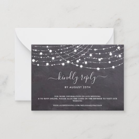 Budget Rustic String Lights QR Code Wedding RSVP Mitteilungskarte (Vorderseite)