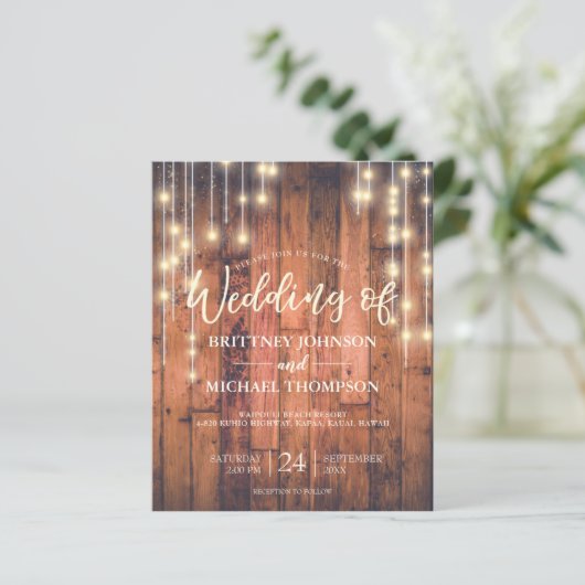 Budget Rustic String Lights Woo Wedding Einladung (Stehend Vorderseite)