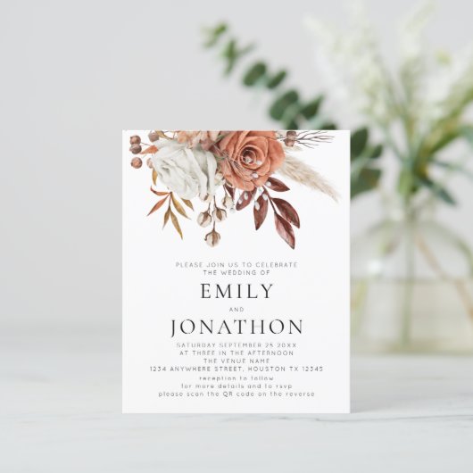 Budget Rustic Terracotta Florals QR Code Wedding (Stehend Vorderseite)