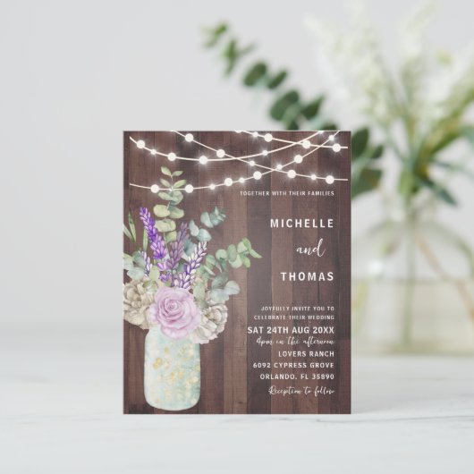 Budget Rustic Wood Mason Jar Wedding Einladung (Stehend Vorderseite)