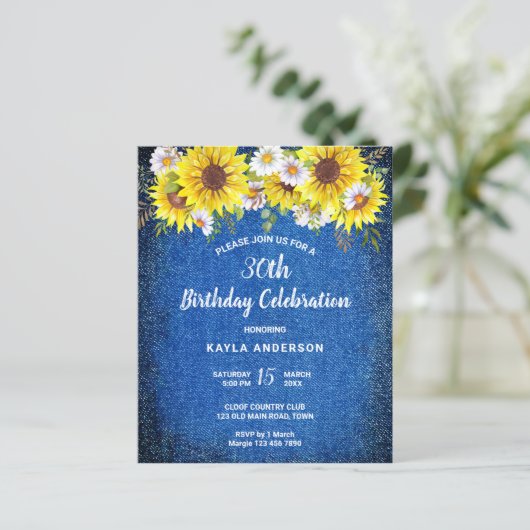 Budget rustikal blauer Sonnenblumen Einladung (Stehend Vorderseite)