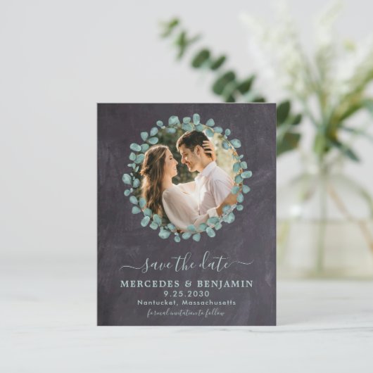 Budget Rustikale Eukalyptus-Foto Save the Date Kar (Stehend Vorderseite)